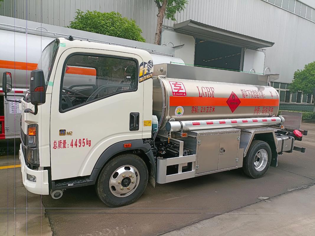 藍牌5噸油罐加油車 靈活高效的柴油配送解決方案